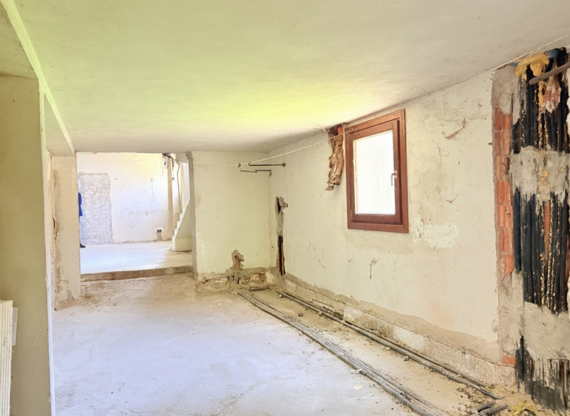 Nel cuore di Battaglia Terme, proponiamo in vendita casa a schiera inserita in una caratteristica...