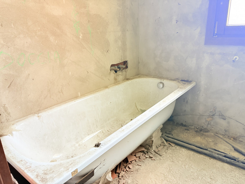 Nel cuore di Battaglia Terme, proponiamo in vendita casa a schiera inserita in una caratteristica...