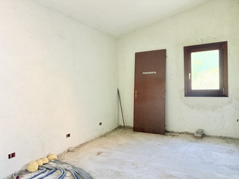 Nel cuore di Battaglia Terme, proponiamo in vendita casa a schiera inserita in una caratteristica...