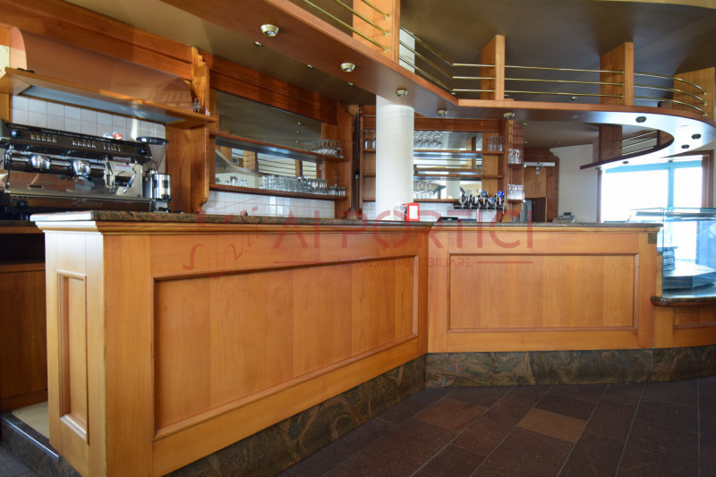 Campagnola di BRUGINE - LOCALE COMMERCIALE attualmente adibito a ristorazione e dotato di relativ...