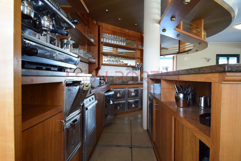 Campagnola di BRUGINE - LOCALE COMMERCIALE attualmente adibito a ristorazione e dotato di relativ...