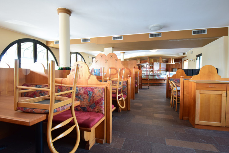 Campagnola di BRUGINE - LOCALE COMMERCIALE attualmente adibito a ristorazione e dotato di relativ...