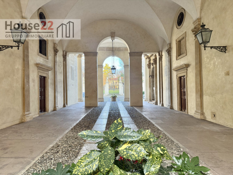 CORSO ANDREA PALLADIO. VICENZA. In pieno centro storico di Vicenza in bellissimo e curato palazzo...