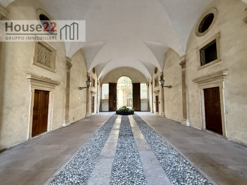 CORSO ANDREA PALLADIO. VICENZA. In pieno centro storico di Vicenza in bellissimo e curato palazzo...