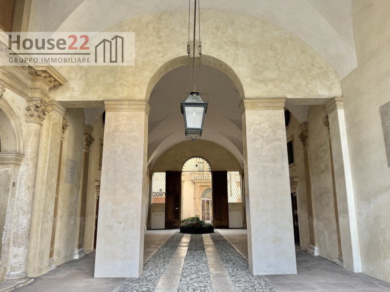 CORSO ANDREA PALLADIO. VICENZA. In pieno centro storico di Vicenza in bellissimo e curato palazzo...
