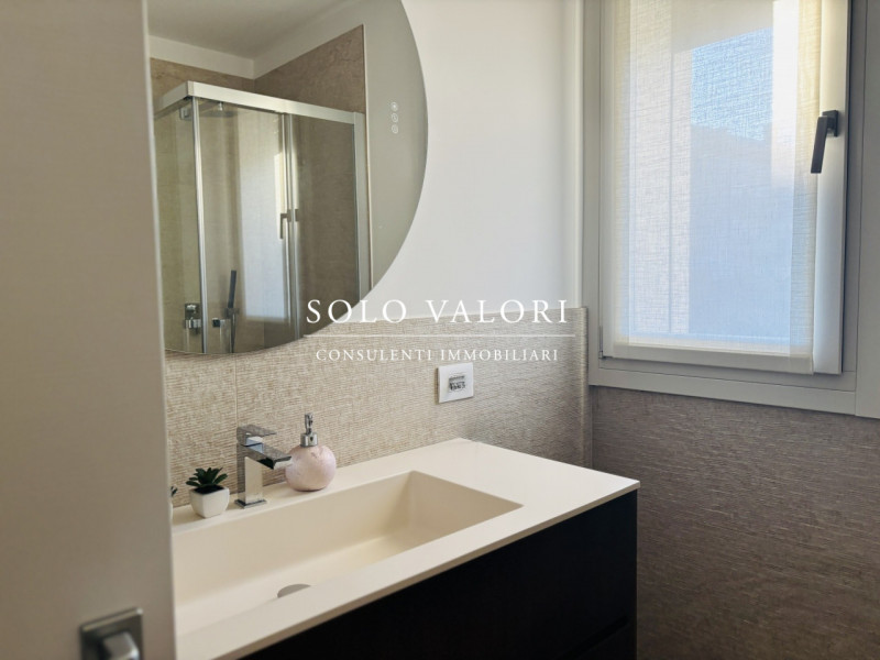 Rif. B486 (388 9763854 Denisa - 392 6956333 Nada)

In una zona residenziale comoda e tranquilla, ...