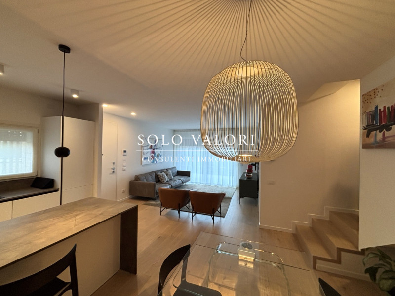 Rif. B486 (388 9763854 Denisa - 392 6956333 Nada)

In una zona residenziale comoda e tranquilla, ...