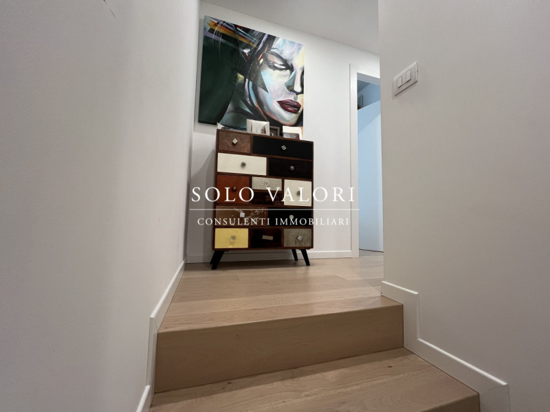 Rif. B486 (388 9763854 Denisa - 392 6956333 Nada)

In una zona residenziale comoda e tranquilla, ...