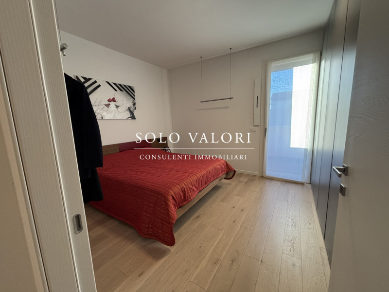 Rif. B486 (388 9763854 Denisa - 392 6956333 Nada)

In una zona residenziale comoda e tranquilla, ...