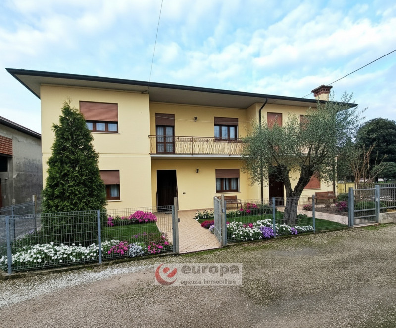 A VALPROTO (VI), interessante opportunità per una/due famiglie, vendesi intera casa bifamiliare s...