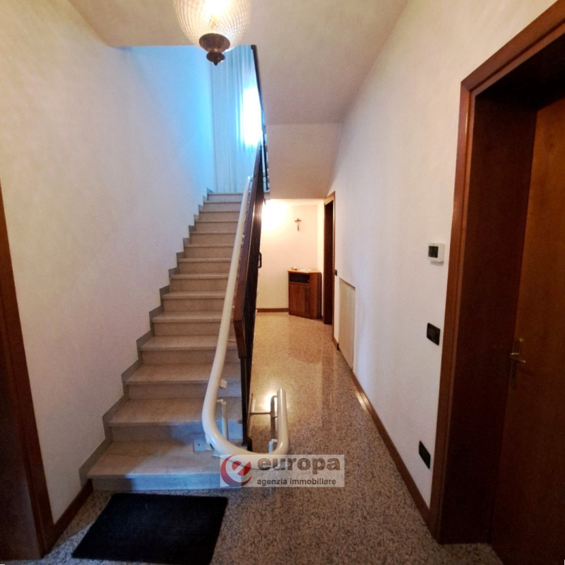 A VALPROTO (VI), interessante opportunità per una/due famiglie, vendesi intera casa bifamiliare s...