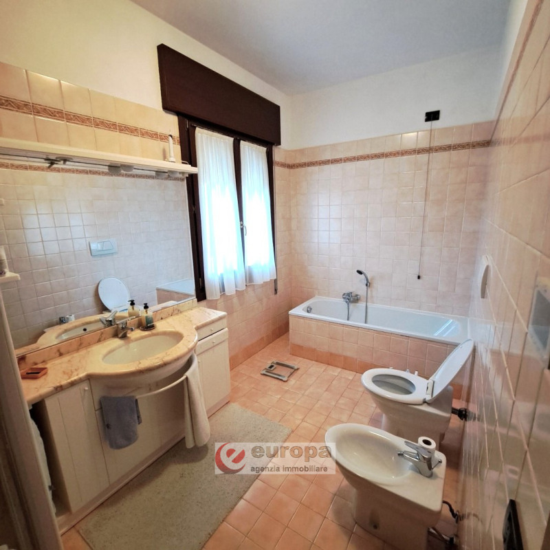 A VALPROTO (VI), interessante opportunità per una/due famiglie, vendesi intera casa bifamiliare s...