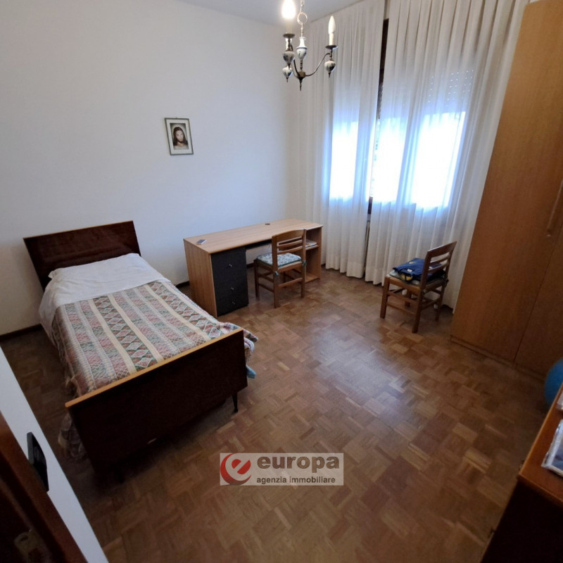 A VALPROTO (VI), interessante opportunità per una/due famiglie, vendesi intera casa bifamiliare s...