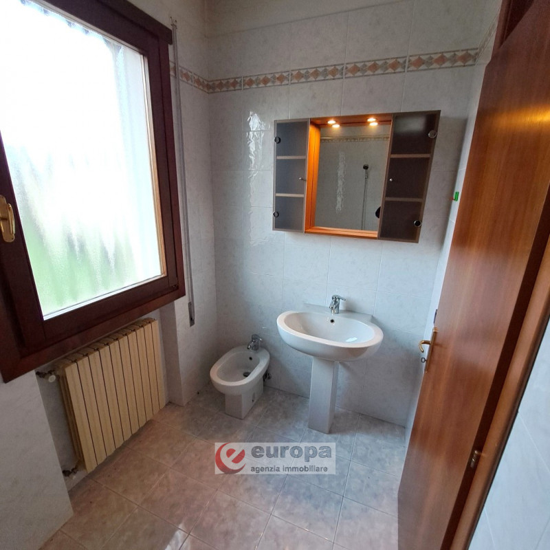 A VALPROTO (VI), interessante opportunità per una/due famiglie, vendesi intera casa bifamiliare s...