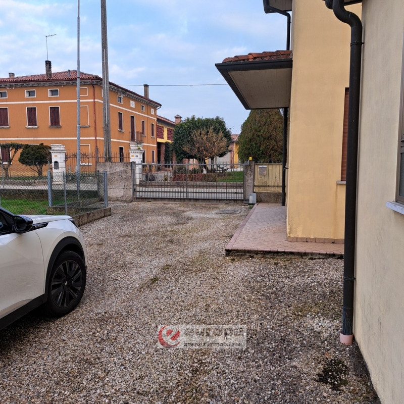 A VALPROTO (VI), interessante opportunità per una/due famiglie, vendesi intera casa bifamiliare s...