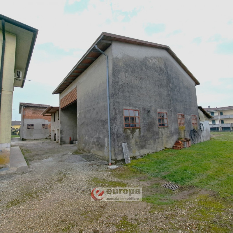 A VALPROTO (VI), interessante opportunità per una/due famiglie, vendesi intera casa bifamiliare s...