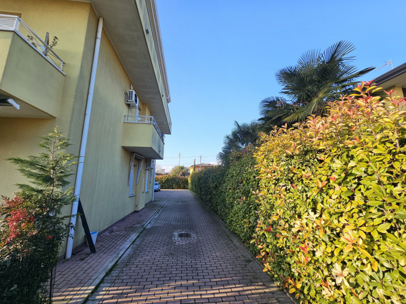 In un quartiere residenziale comodo al centro di Solesino, proponiamo in vendita un esclusivo app...