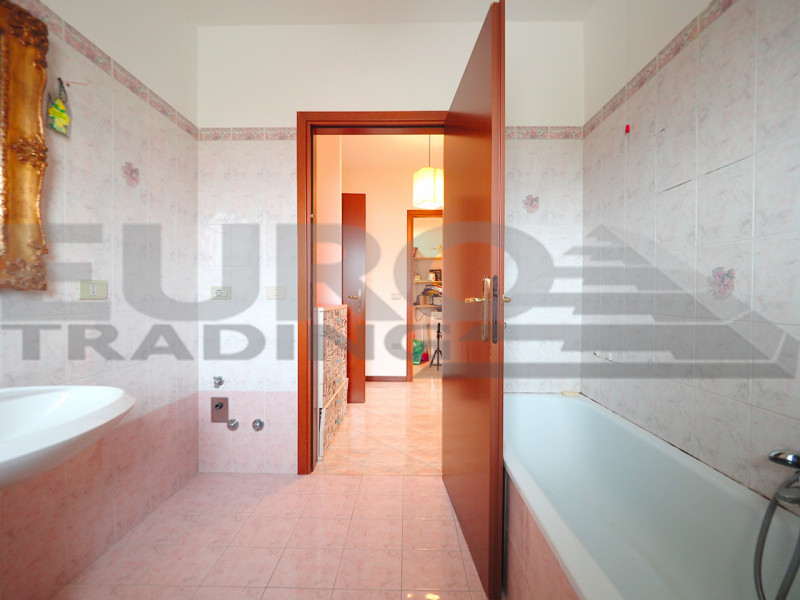 MOGLIANO VENETO – Via Selve
In uno splendido e curato contesto residenziale, proponiamo in vendit...