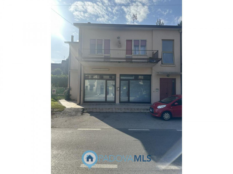 Immobile in esclusiva al Gruppo Padova MLS
Ottimo negozio fronte strada in via Fornaci a Padova v...
