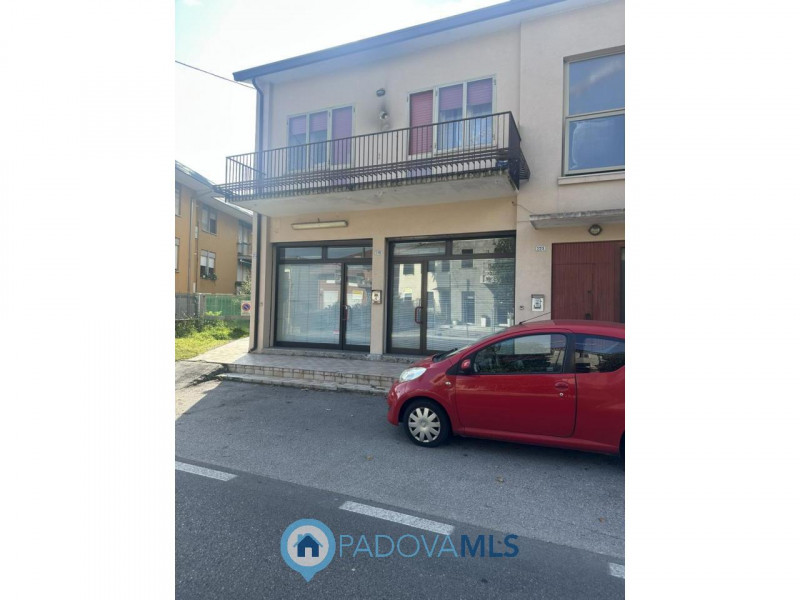 Immobile in esclusiva al Gruppo Padova MLS
Ottimo negozio fronte strada in via Fornaci a Padova v...