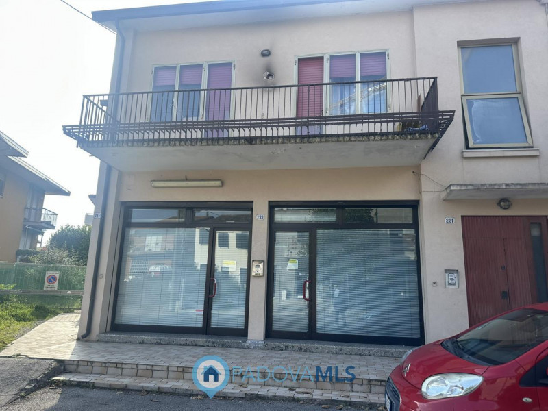 Immobile in esclusiva al Gruppo Padova MLS
Ottimo negozio fronte strada in via Fornaci a Padova v...