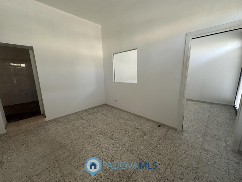 Immobile in esclusiva al Gruppo Padova MLS
Ottimo negozio fronte strada in via Fornaci a Padova v...