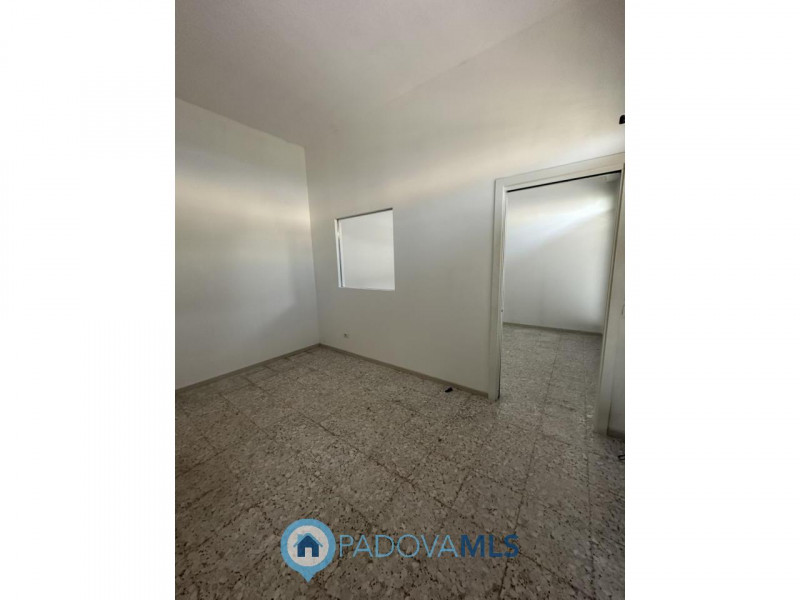 Immobile in esclusiva al Gruppo Padova MLS
Ottimo negozio fronte strada in via Fornaci a Padova v...