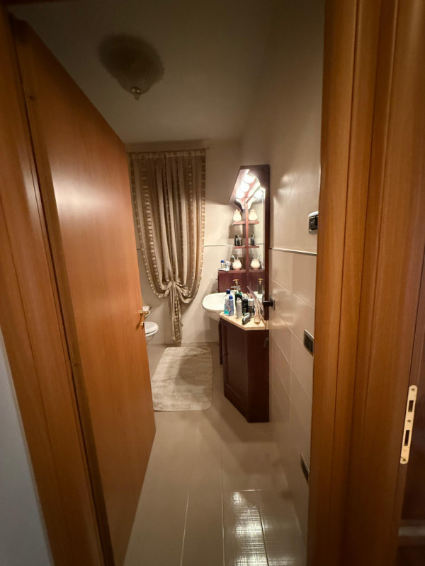 L'agenzia Iris propone in vendita in una frazione di Castelfranco Veneto un appartamento duplex, ...