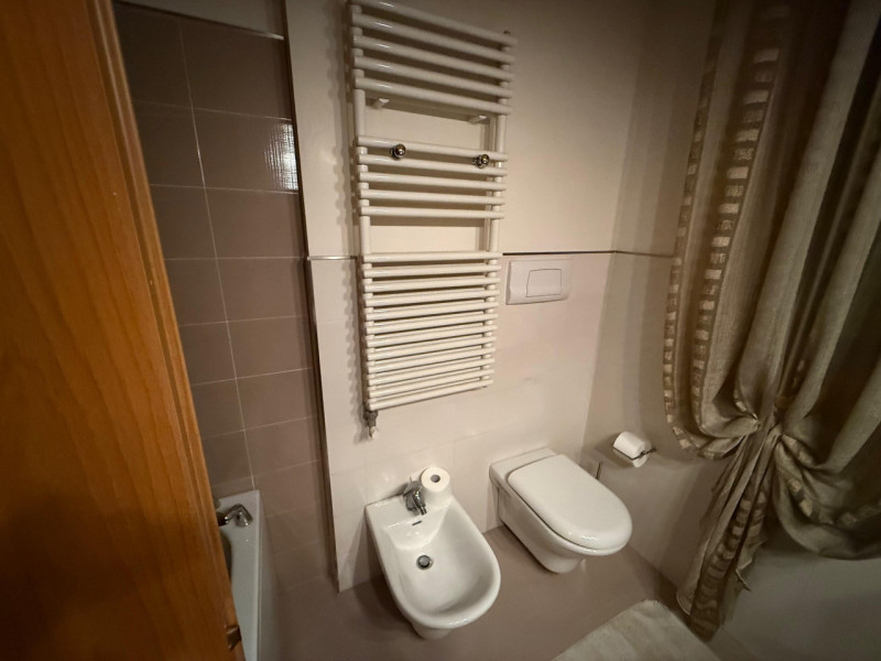 L'agenzia Iris propone in vendita in una frazione di Castelfranco Veneto un appartamento duplex, ...