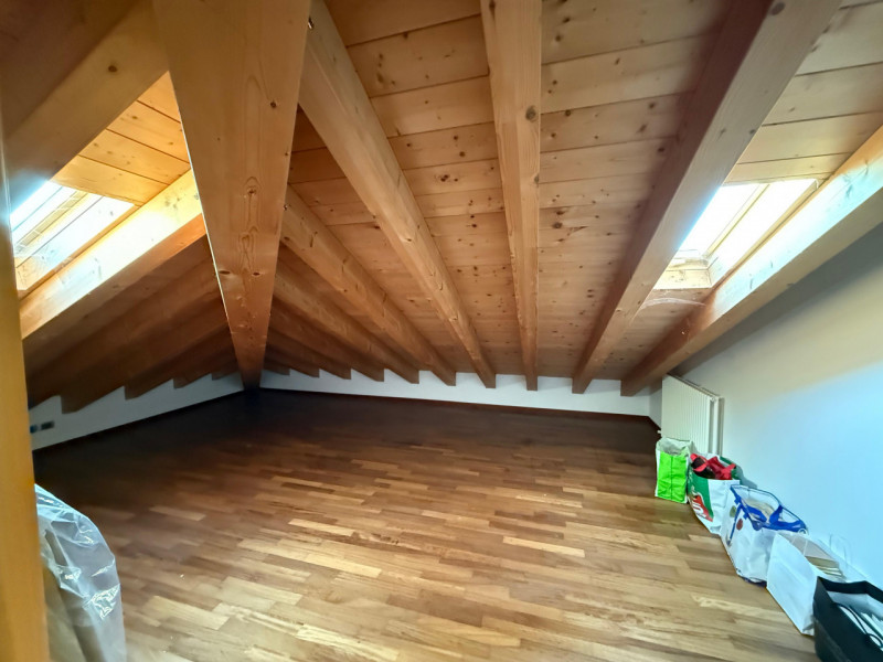 L'agenzia Iris propone in vendita in una frazione di Castelfranco Veneto un appartamento duplex, ...