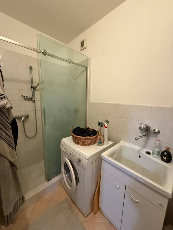 L'agenzia Iris propone in vendita in una frazione di Castelfranco Veneto un appartamento duplex, ...