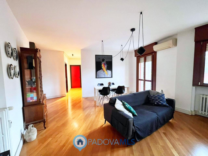 Immobile in esclusiva al Gruppo Padova MLS

Nel cuore della rinomata zona Portello Istituti di Pa...