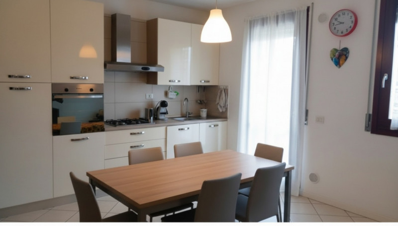 Proponiamo in vendita un elegante appartamento bilocale di 61 mq situato nel cuore della zona Cav...