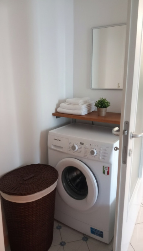 Proponiamo in vendita un elegante appartamento bilocale di 61 mq situato nel cuore della zona Cav...