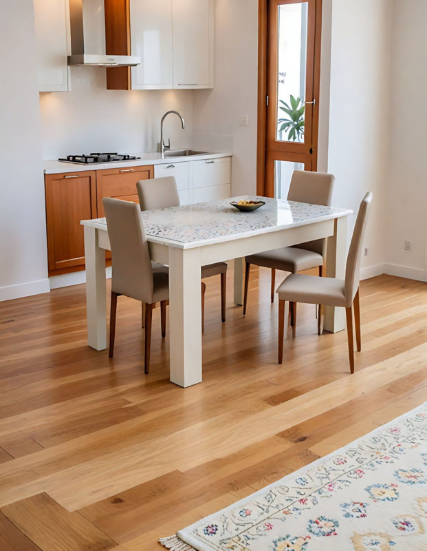 (Per Info Mara - 3481536890) A Treviso, a pochi passi dalle mura, in zona ben servita proponiamo ...