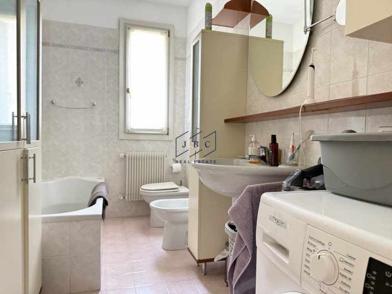 ODERZO - (TV)
Siamo lieti di proporvi in vendita ad Oderzo, a pochi minuti dal centro in zona res...