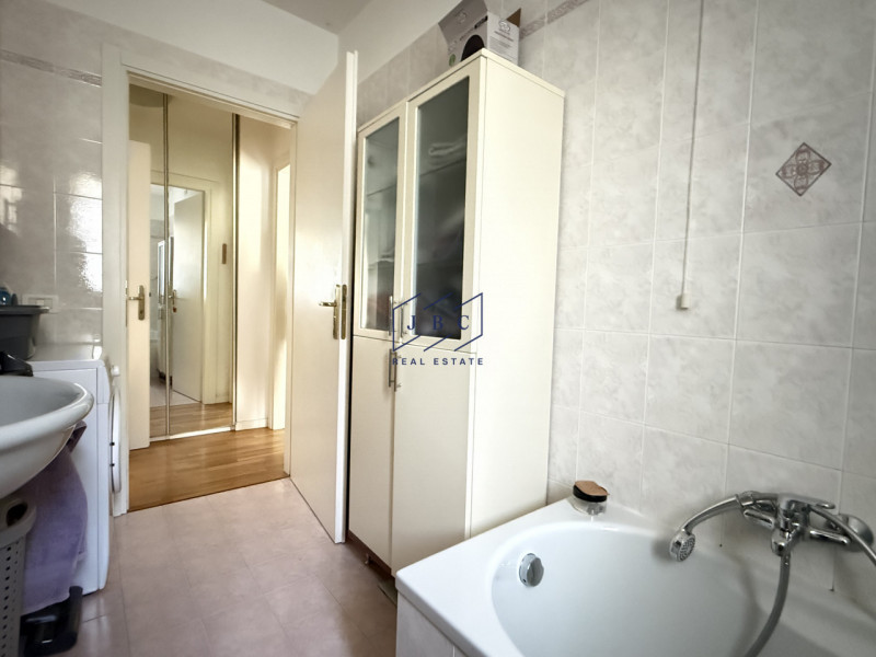 ODERZO - (TV)
Siamo lieti di proporvi in vendita ad Oderzo, a pochi minuti dal centro in zona res...