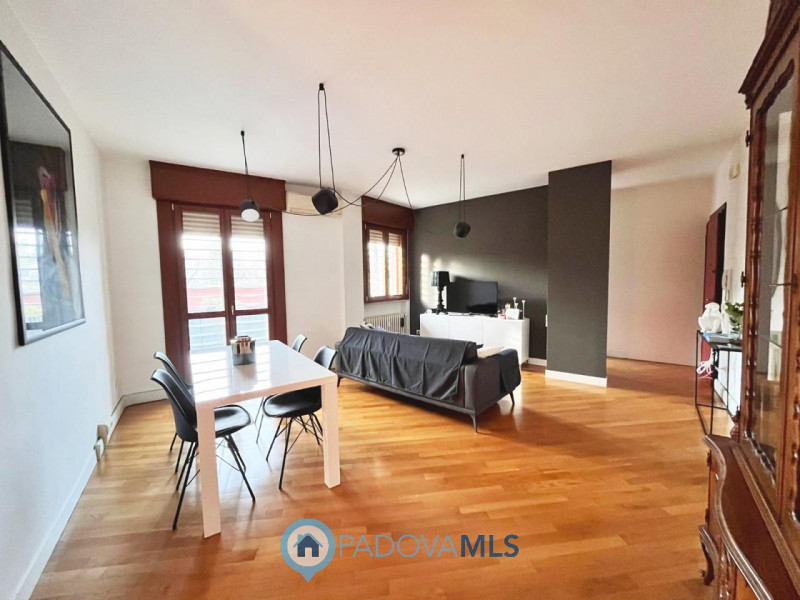 Immobile in esclusiva al Gruppo Padova MLS

Nel cuore della rinomata zona Portello Istituti di Pa...