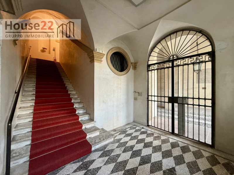 CORSO ANDREA PALLADIO - VICENZA. In pieno centro storico di Vicenza in bellissimo e curato palazz...