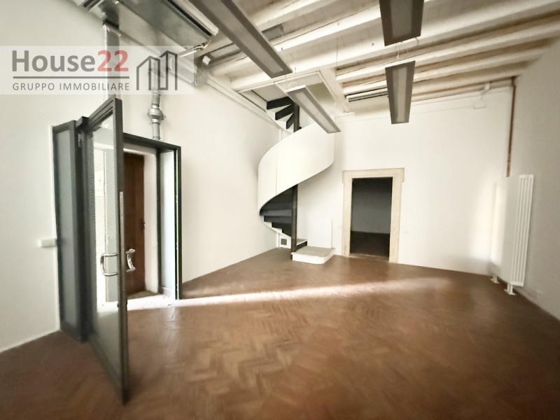 CORSO ANDREA PALLADIO - VICENZA. In pieno centro storico di Vicenza in bellissimo e curato palazz...