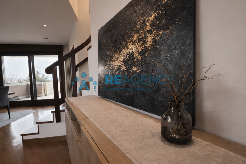 VICENZA - ZONA PISCINE

Stai cercando un esclusivo attico in uno dei quartieri più richiesti dell...