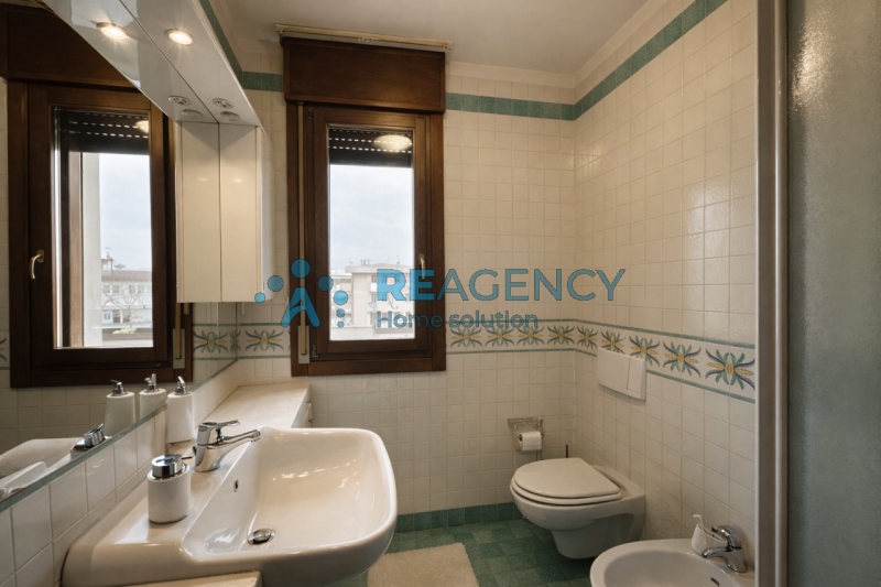 VICENZA - ZONA PISCINE

Stai cercando un esclusivo attico in uno dei quartieri più richiesti dell...