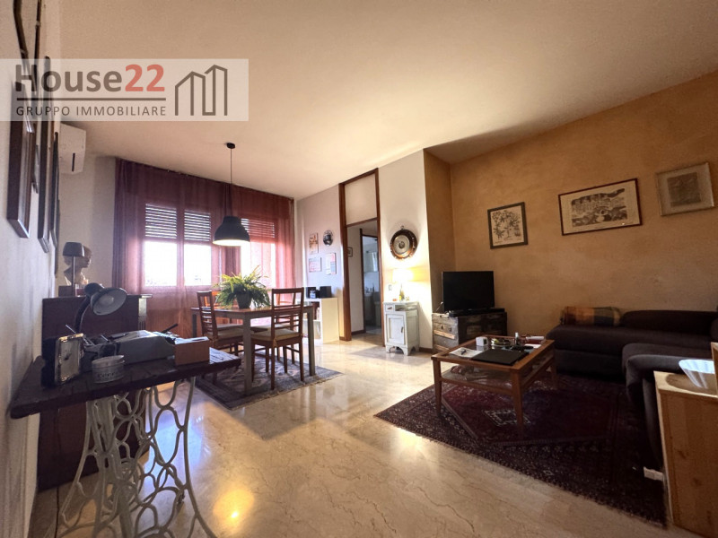 INTERNO VIALE TRENTO- VICENZA. Nel cuore di Vicenza, proponiamo in vendita un ESCLUSIVO APPARTAME...