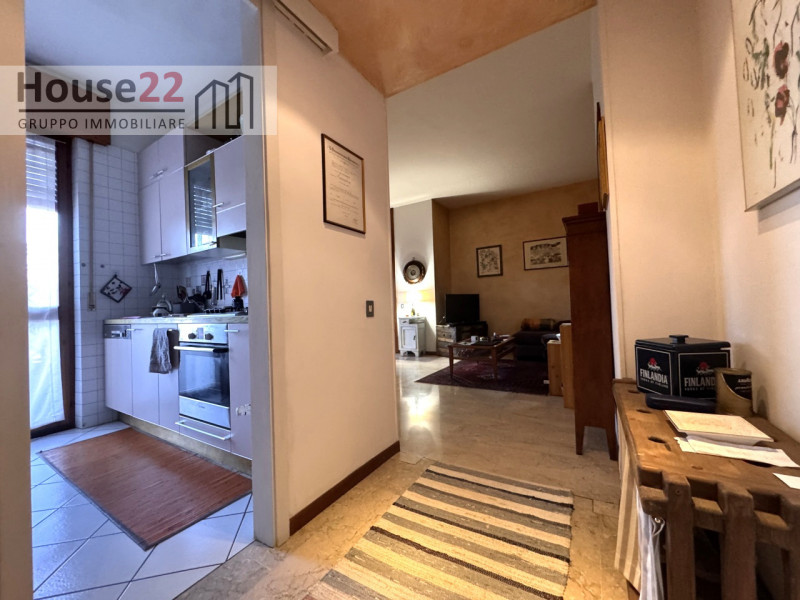 INTERNO VIALE TRENTO- VICENZA. Nel cuore di Vicenza, proponiamo in vendita un ESCLUSIVO APPARTAME...