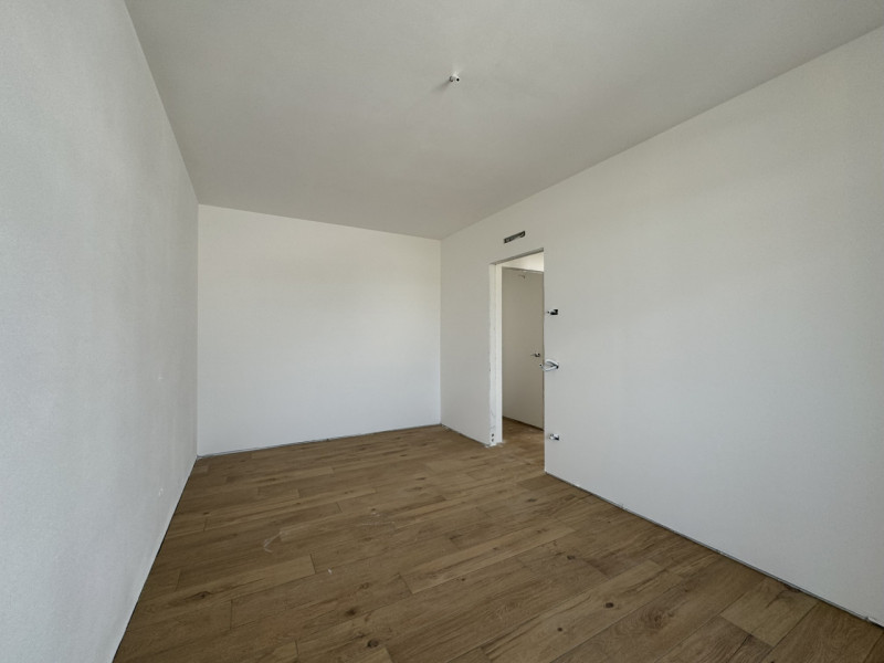 COMPOSIZIONE:
L'abitazione è costituita al piano terra da luminosa zona giorno di circa 30 mq e b...