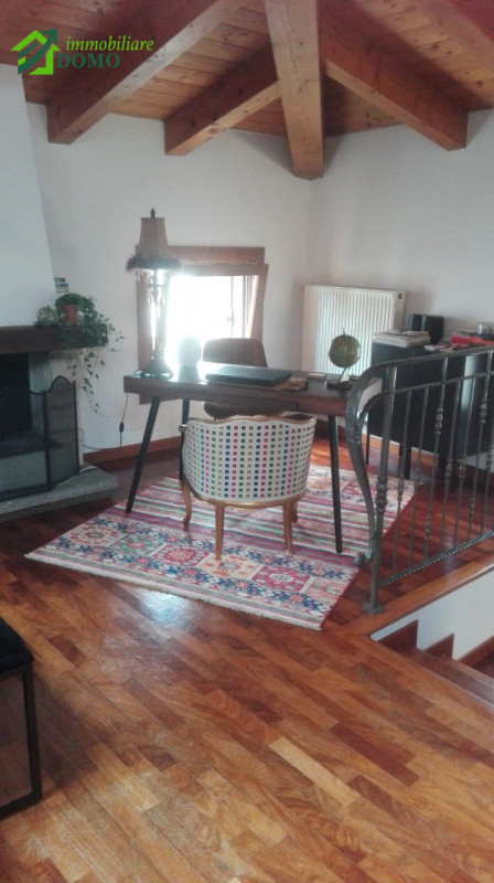 Schio Centro: comodo a tutti i servizi, appartamento Bicamere, al piano secondo su contesto di 4 ...