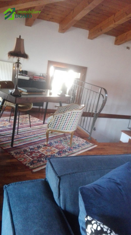 Schio Centro: comodo a tutti i servizi, appartamento Bicamere, al piano secondo su contesto di 4 ...