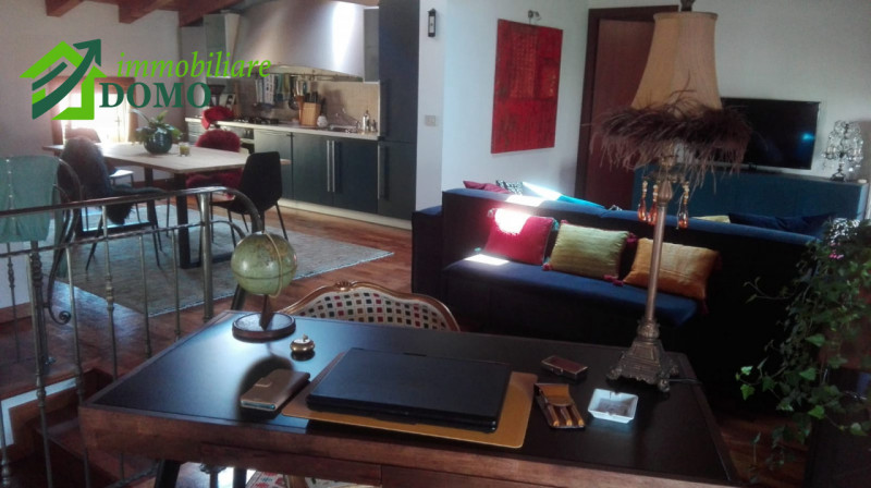 Schio Centro: comodo a tutti i servizi, appartamento Bicamere, al piano secondo su contesto di 4 ...