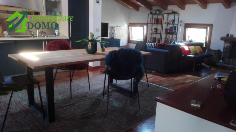 Schio Centro: comodo a tutti i servizi, appartamento Bicamere, al piano secondo su contesto di 4 ...