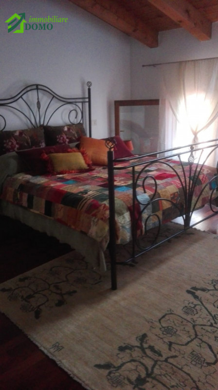 Schio Centro: comodo a tutti i servizi, appartamento Bicamere, al piano secondo su contesto di 4 ...